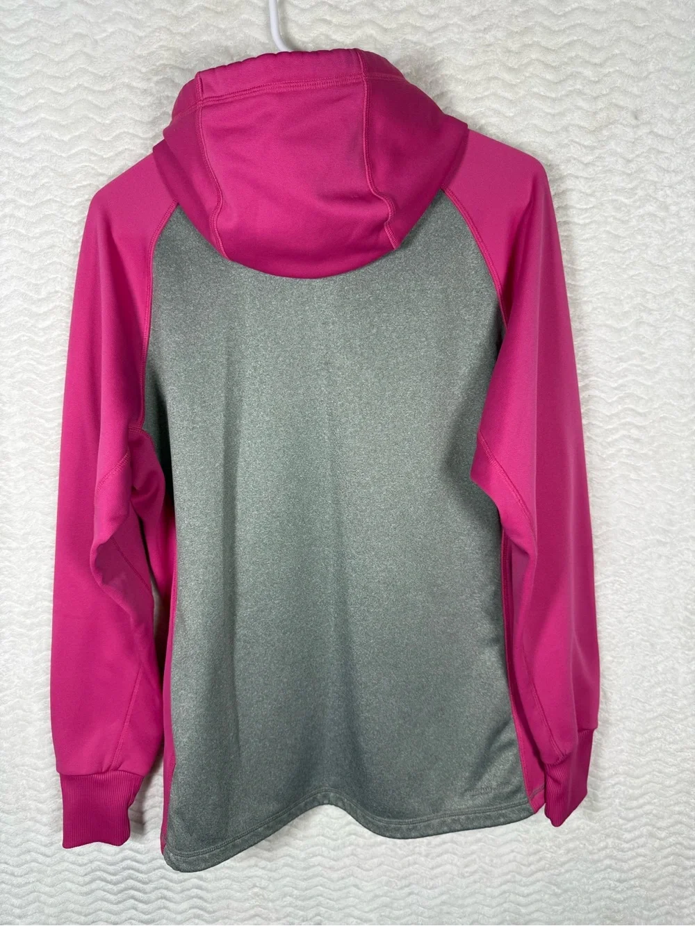 Nike Gray Body Fuchsia Pink Sleeve Hoodie. Be seen in this one 🤩😎